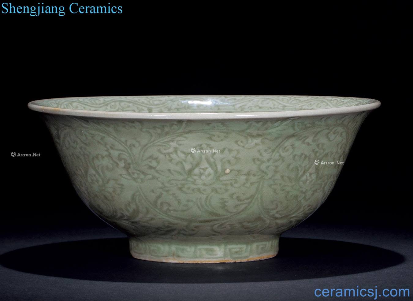 Early Ming dynasty Longquan celadon green glaze dark moment pattern bowl