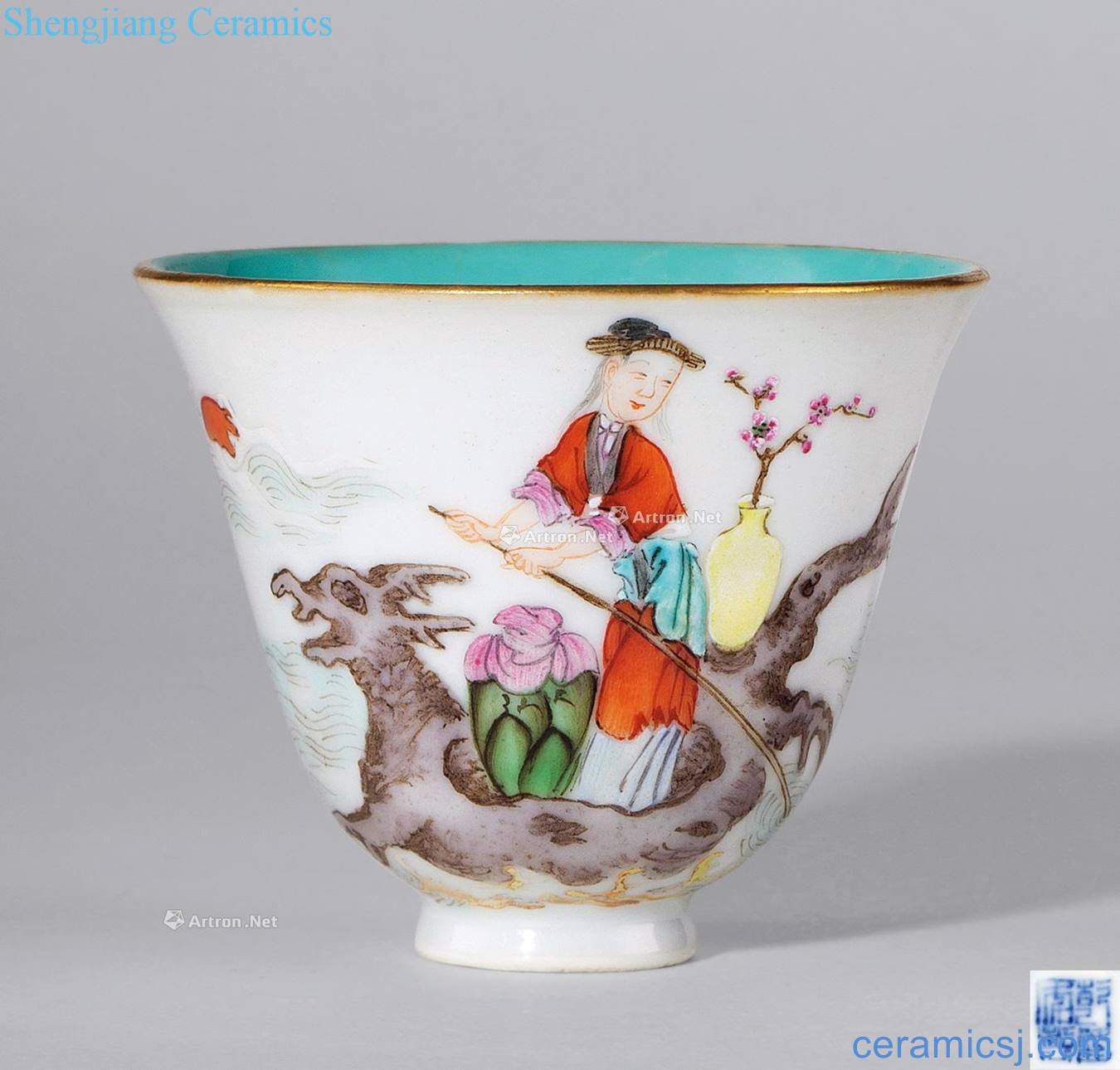 Qing qianlong pastel figure cup "mago offer long life"