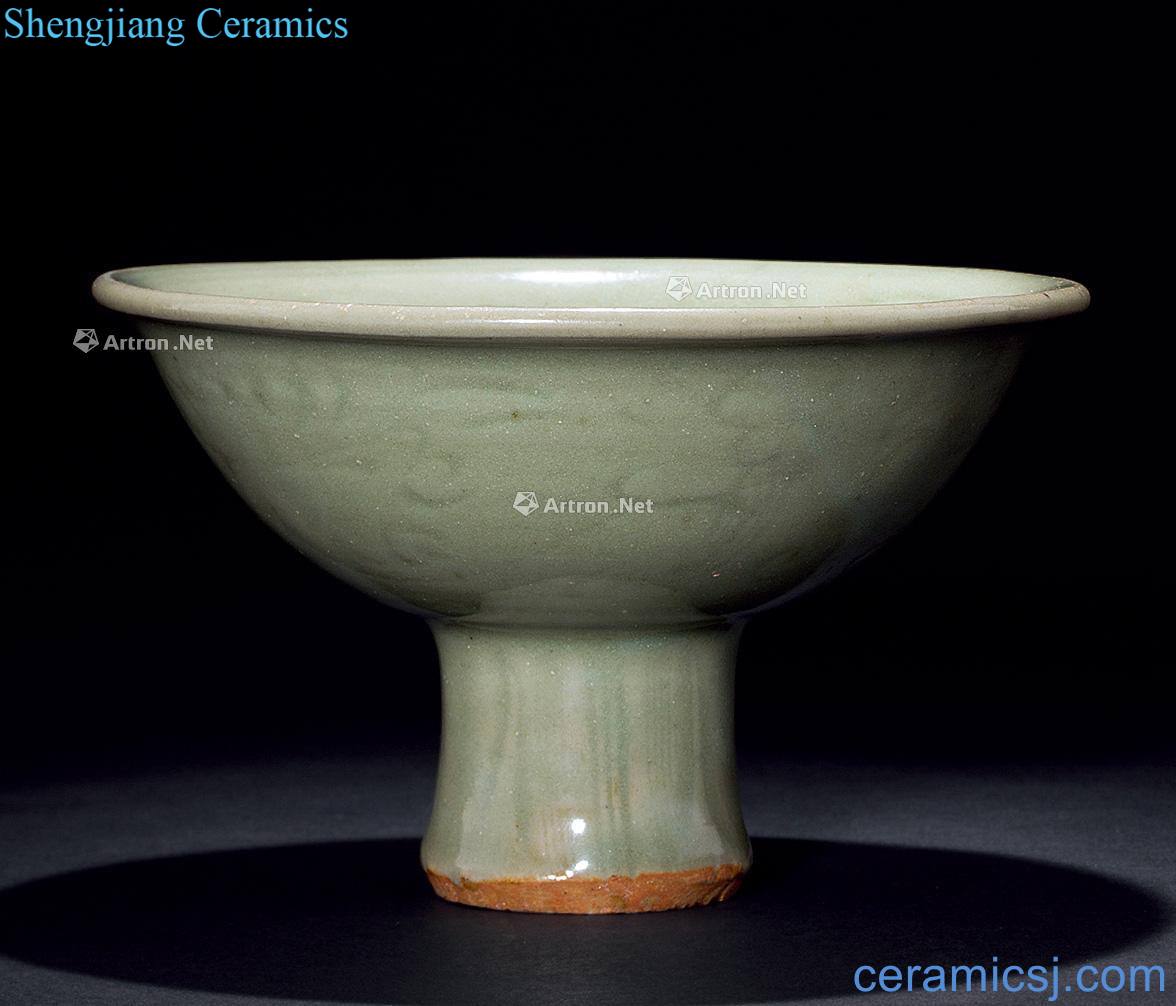 Ming Longquan celadon glaze dark carved flower grain footed bowl