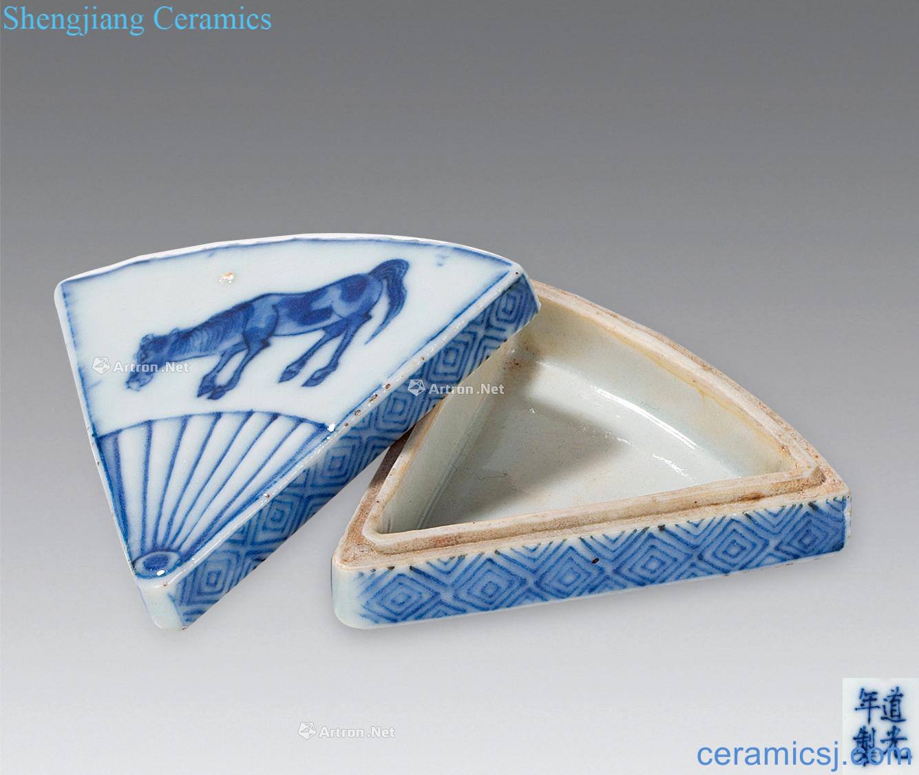 Qing dynasty blue-and-white Ma Wen fan box