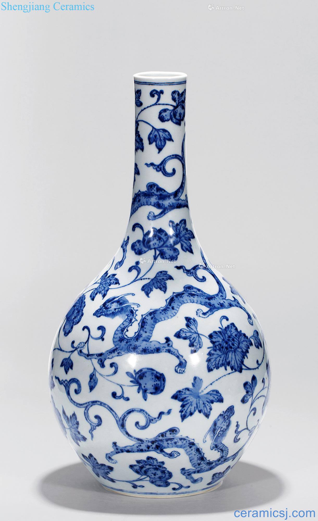 Qing qianlong Blue and white floral dragon gall bladder