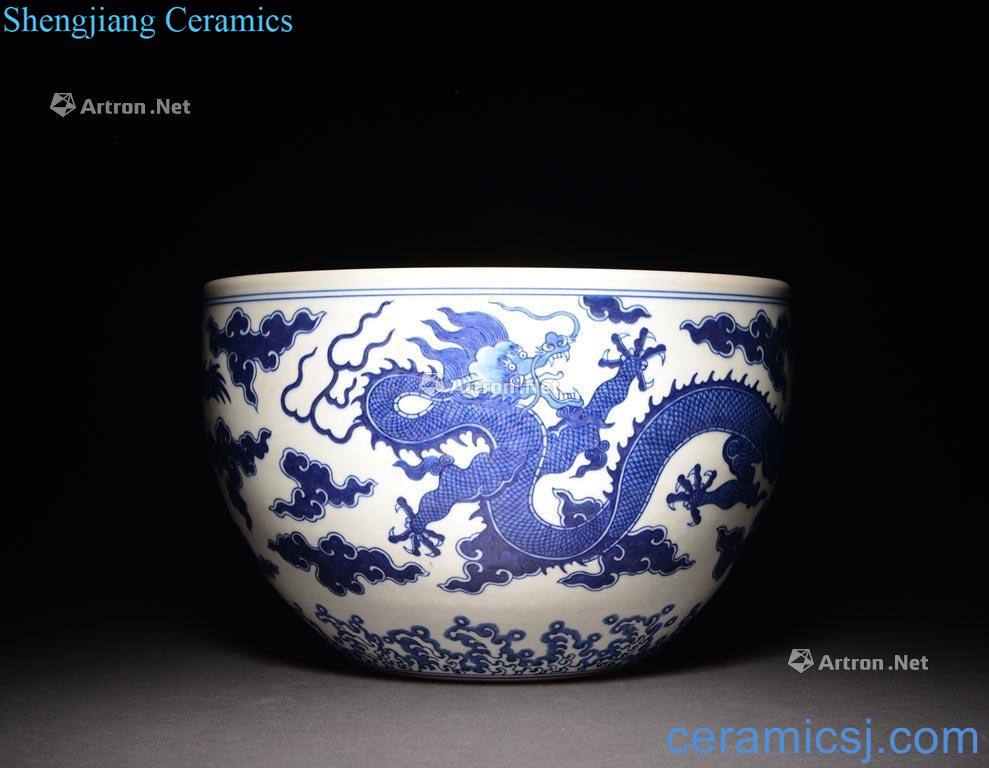 The Qing Dynasty A BLUE AND WHITE DRAGON JAR