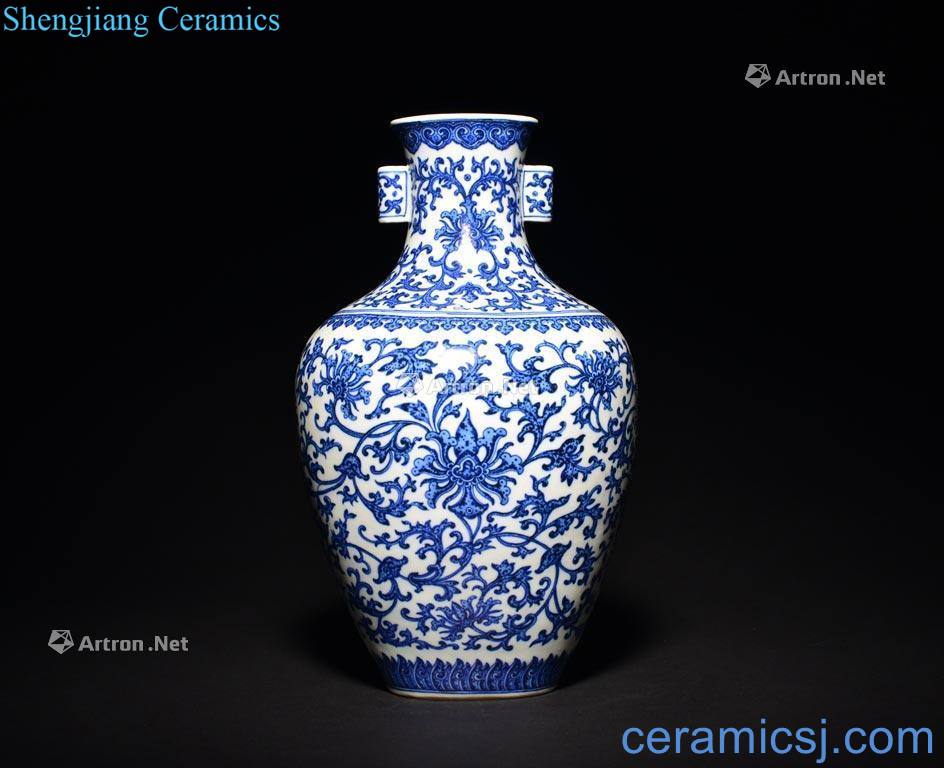 The Qing Dynasty A BLUE AND WHITE VASE
