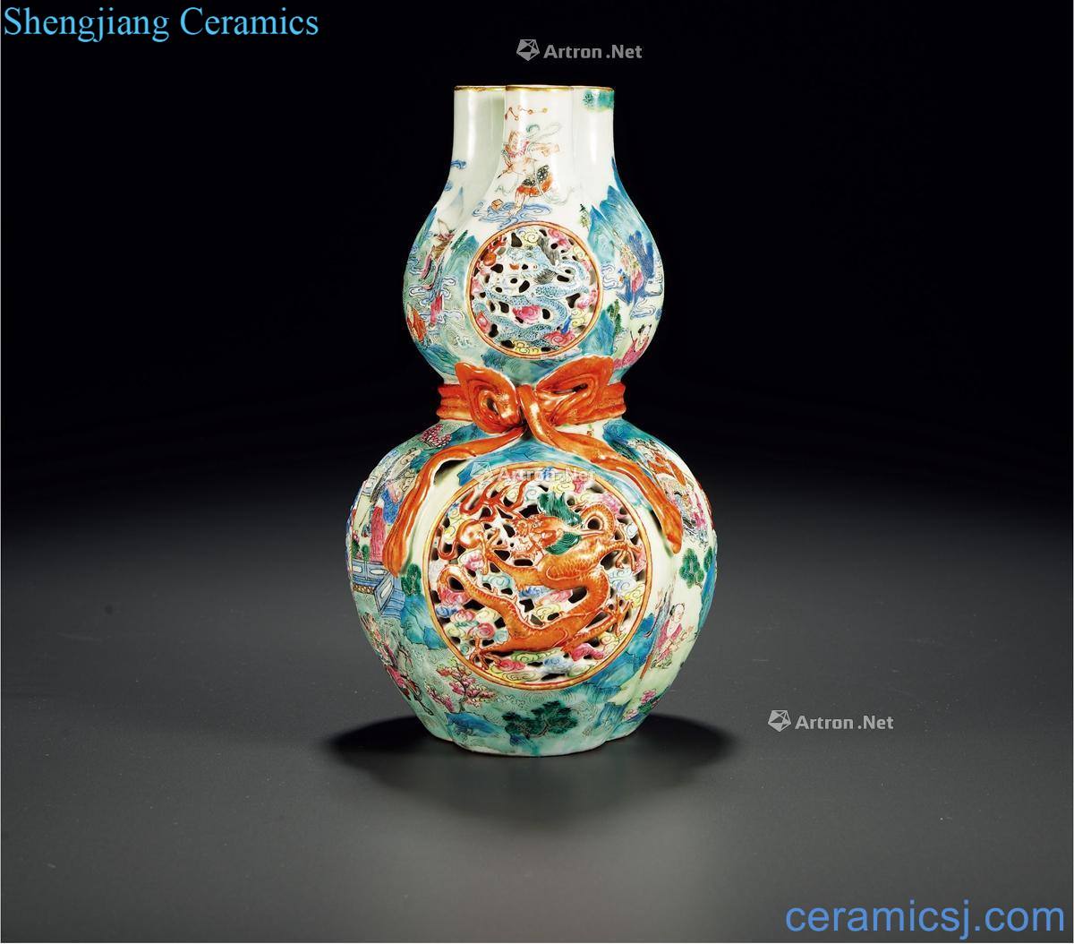 Stuck between qing daoguang famille rose porcelain sanlian baggage gourd bottle