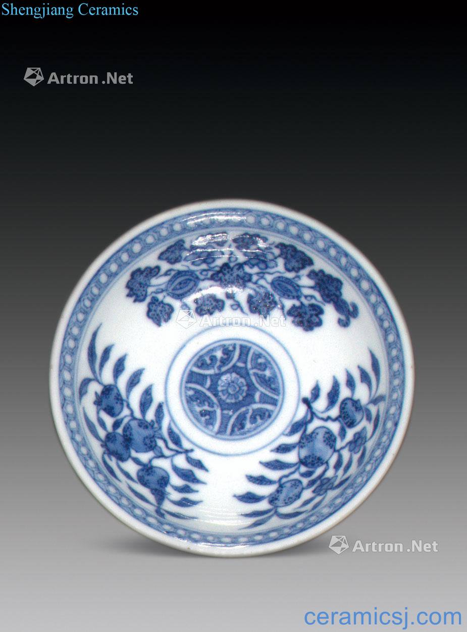 Qing guangxu Blue and white fruit sanduo small dish