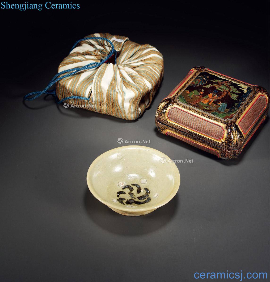 Ming before Deep kiln brown green-splashed bowls