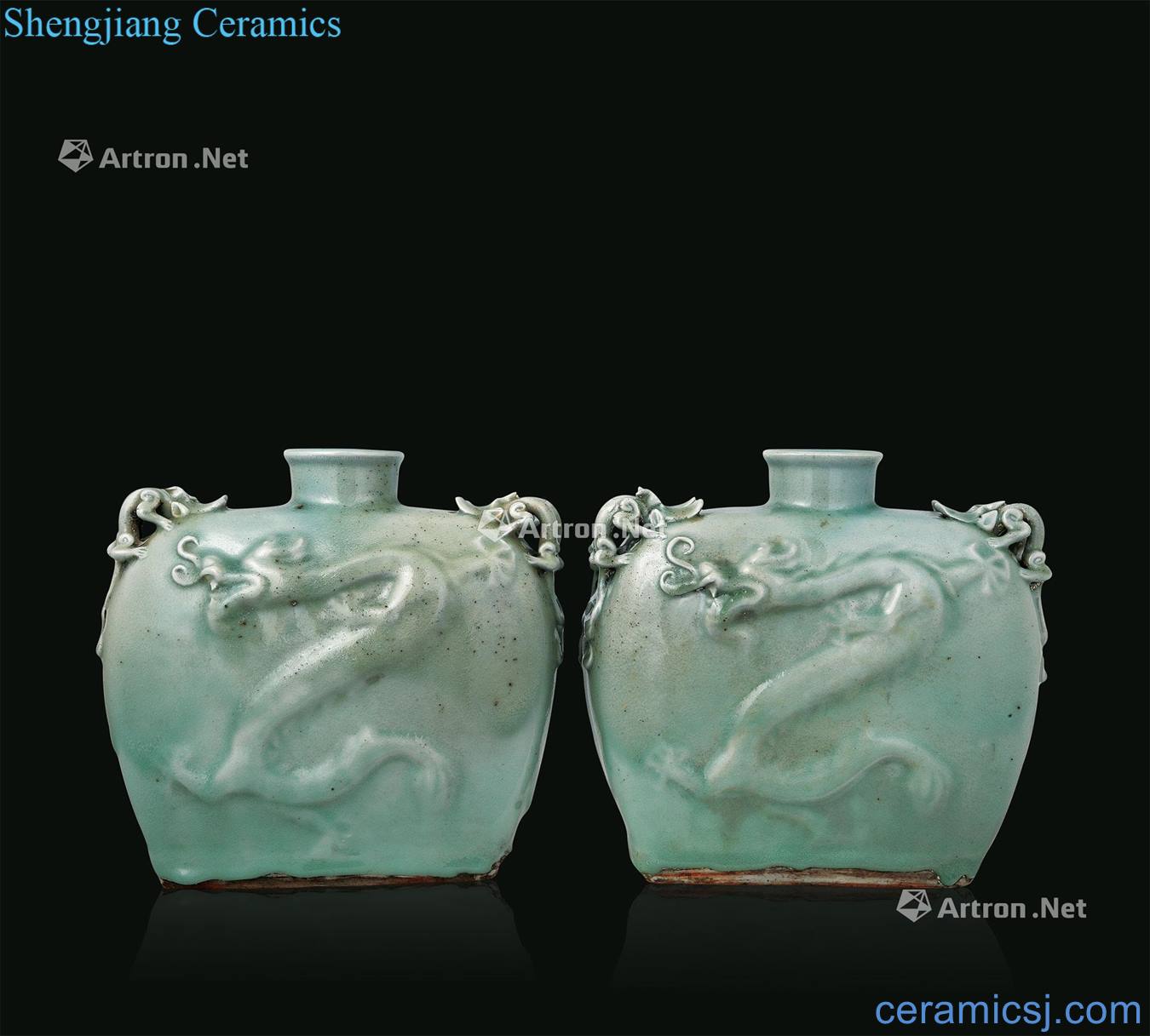 Ming Longquan celadon dragon flat pot (a)