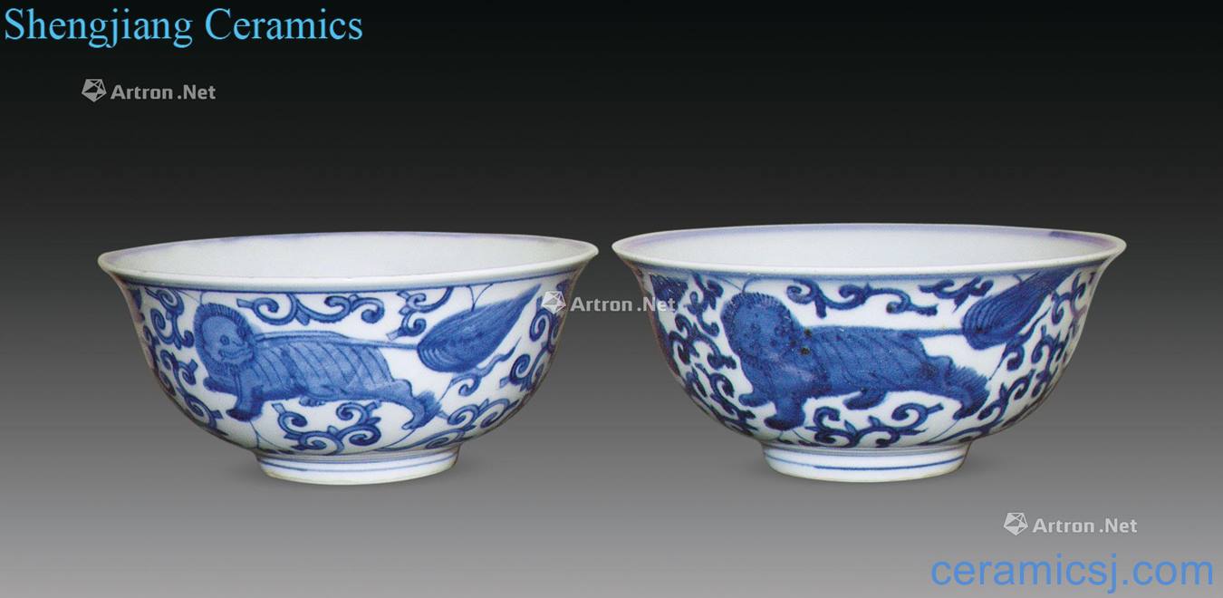 Ming Blue and white tie up branch double lion green-splashed bowls (a)