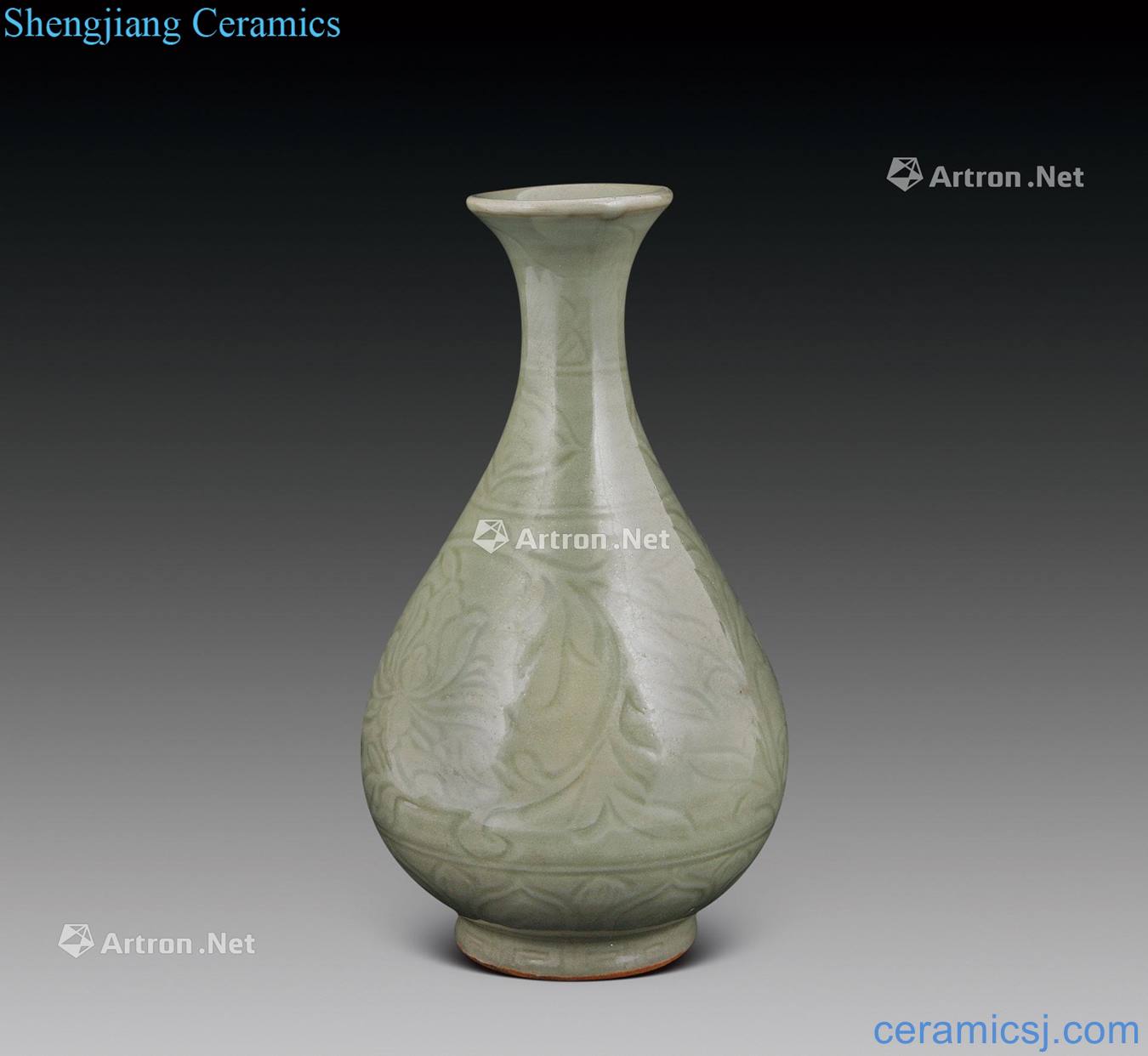 Ming Longquan celadon hand-cut okho spring bottle