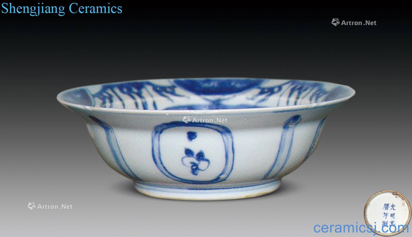 Ming Blue and white flowers fold along the bowl
