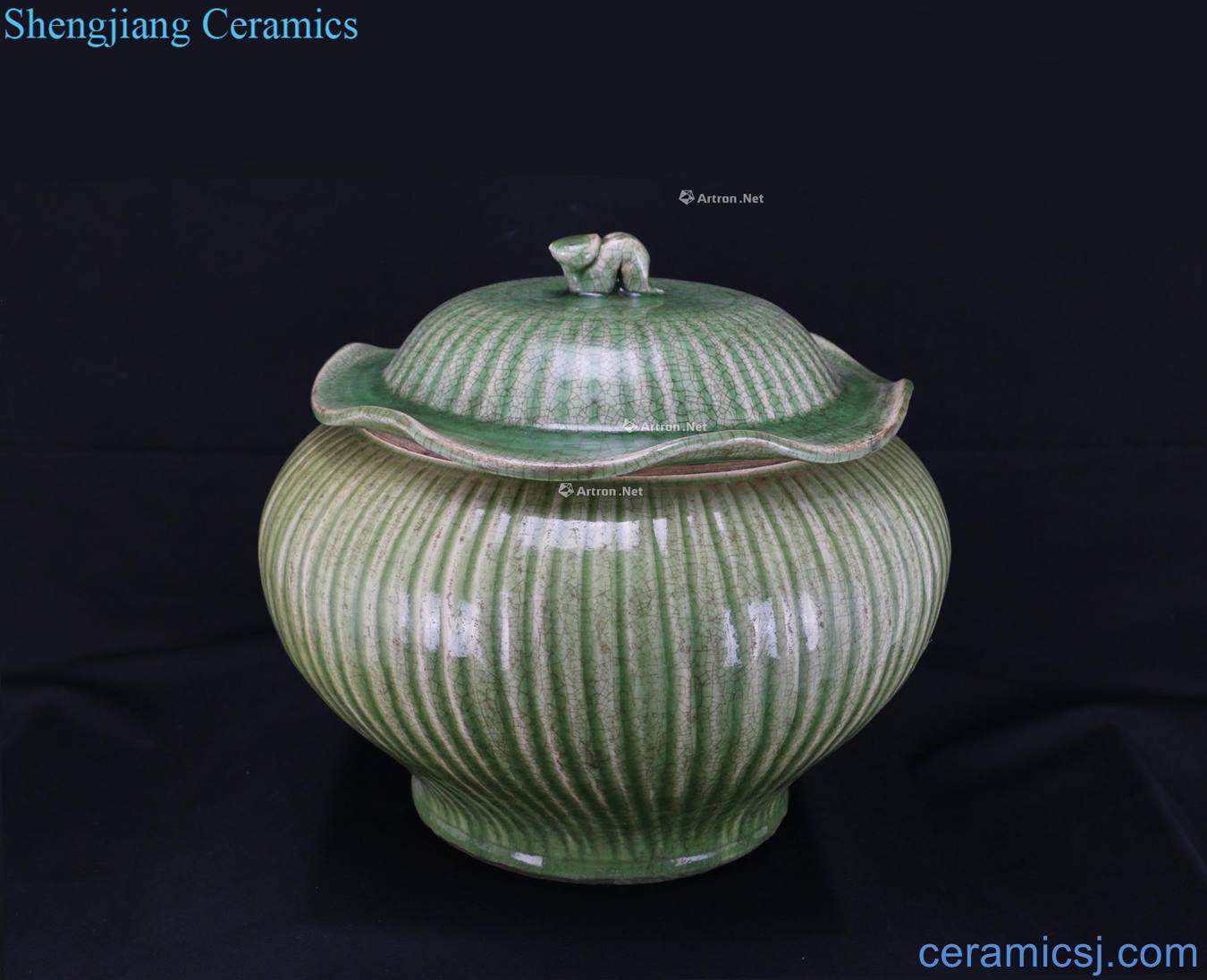 yuan Longquan celadon pea green glaze melon leng lotus leaf cover tank