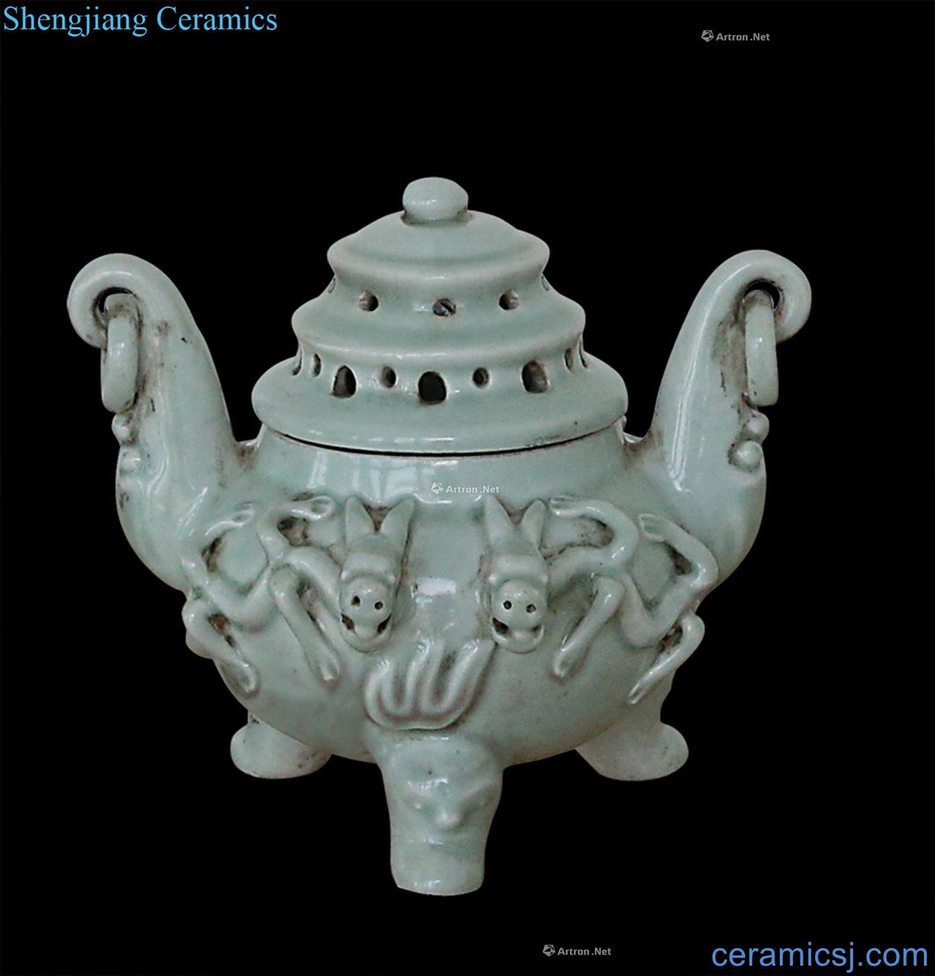 The song dynasty Shadow left kiln green plastic dragon pagoda fuming furnace with three legs