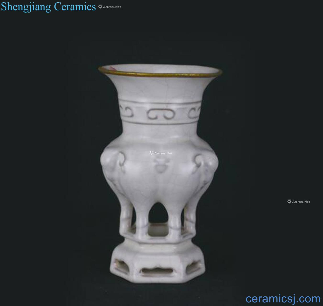 In the song dynasty white glaze with mouths three offer