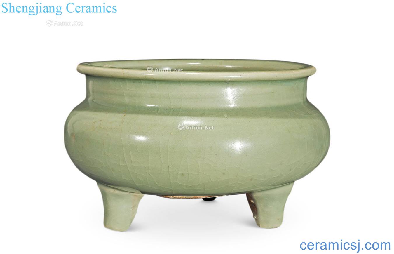 Longquan celadon in early Ming dynasty by furnace