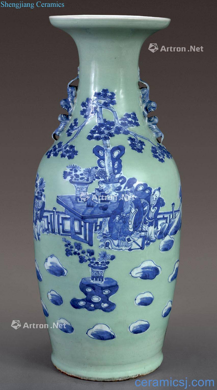 Qing pea green bottle blue characters