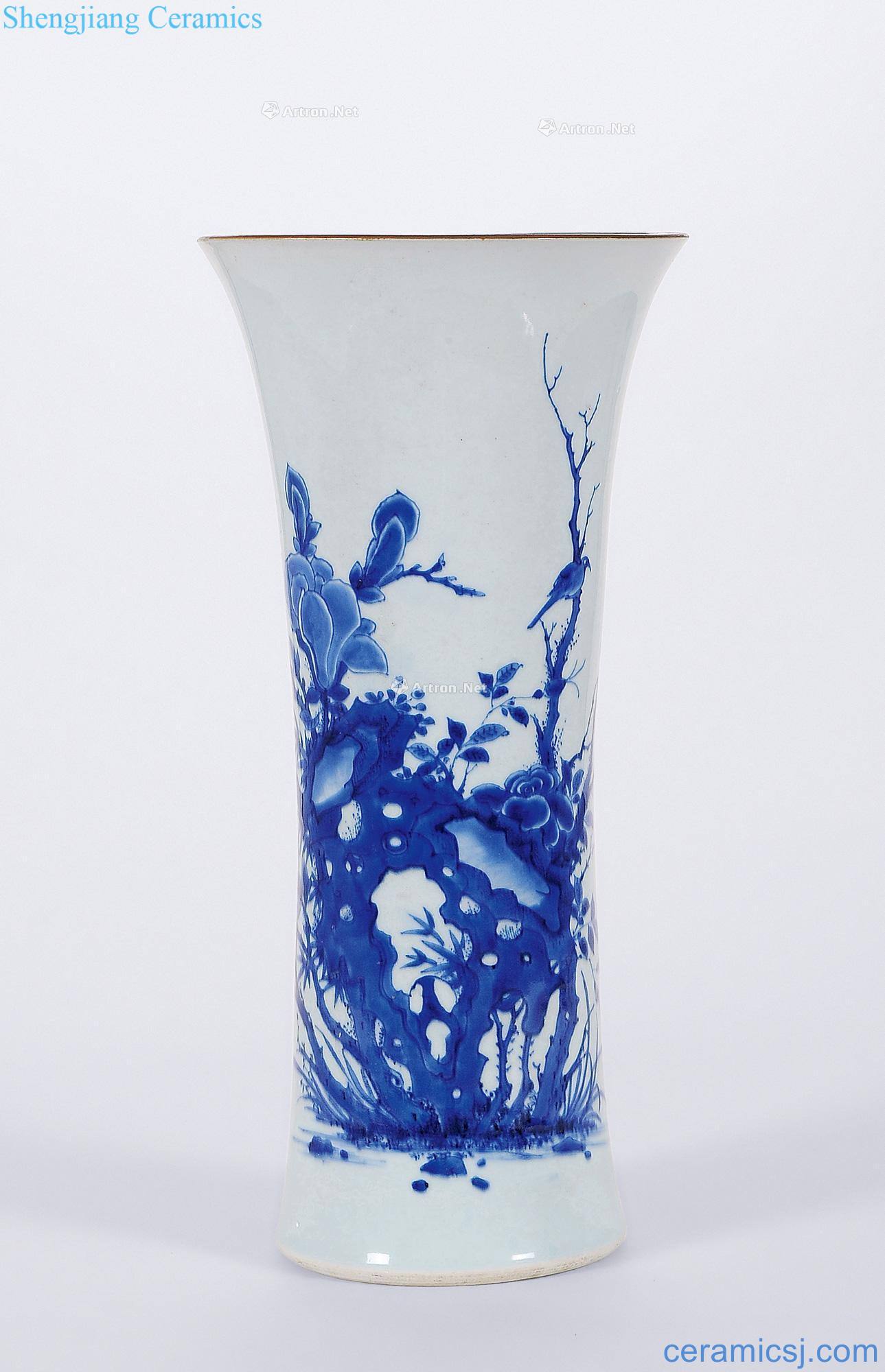 Qing shunzhi Blue and white flower vase with lines