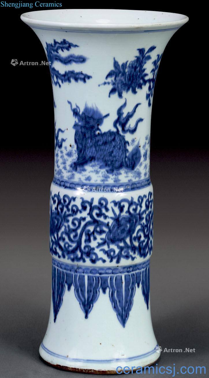 qing Blue and white flower vase with flowers