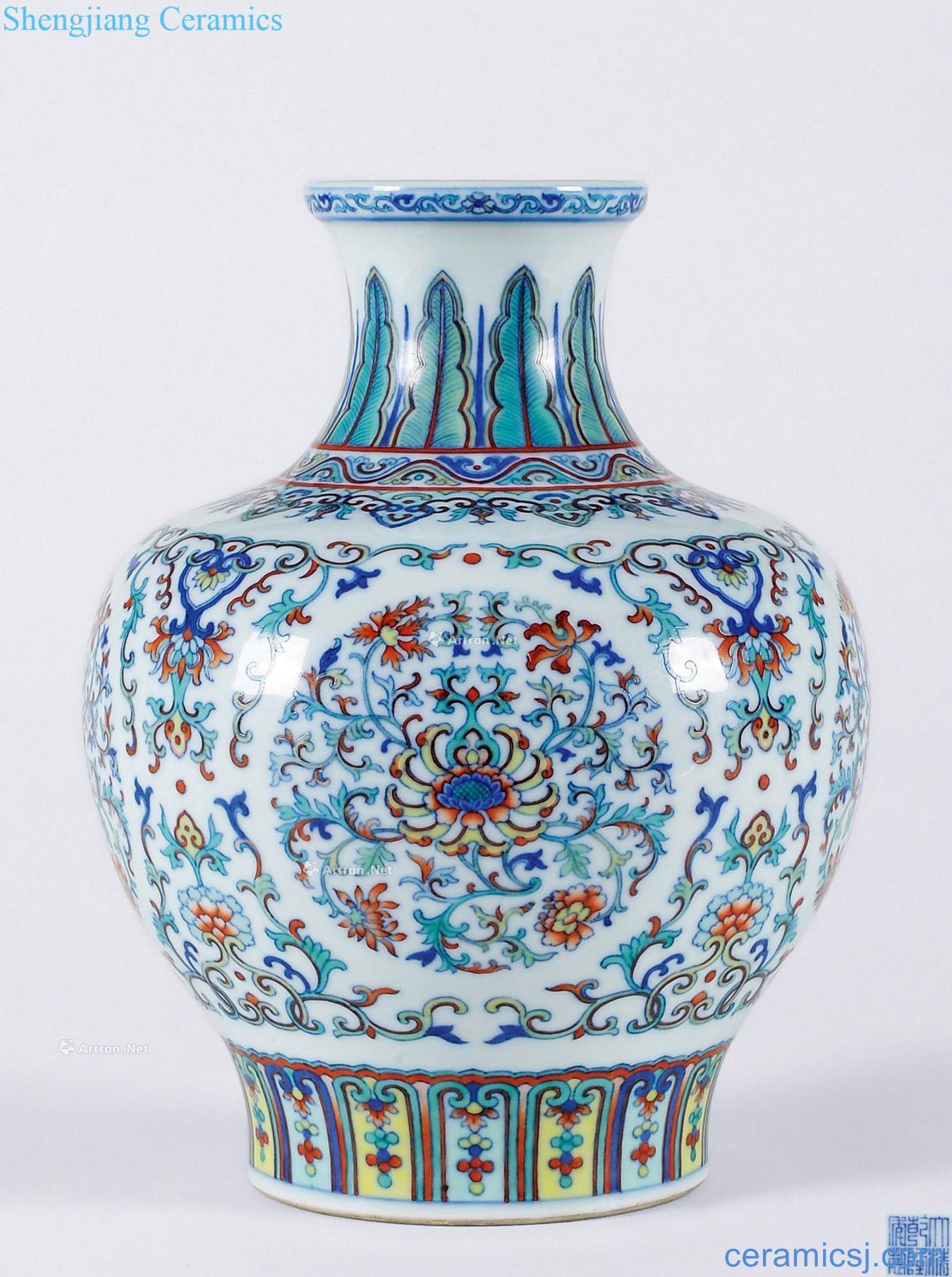 Qing qianlong bucket color treasure phase pattern dish buccal bottle