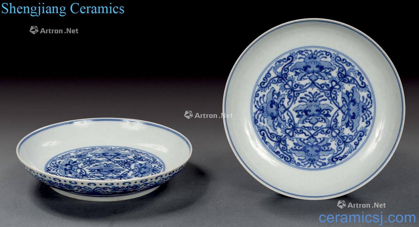 Qing dynasty blue and white flower tray (2)