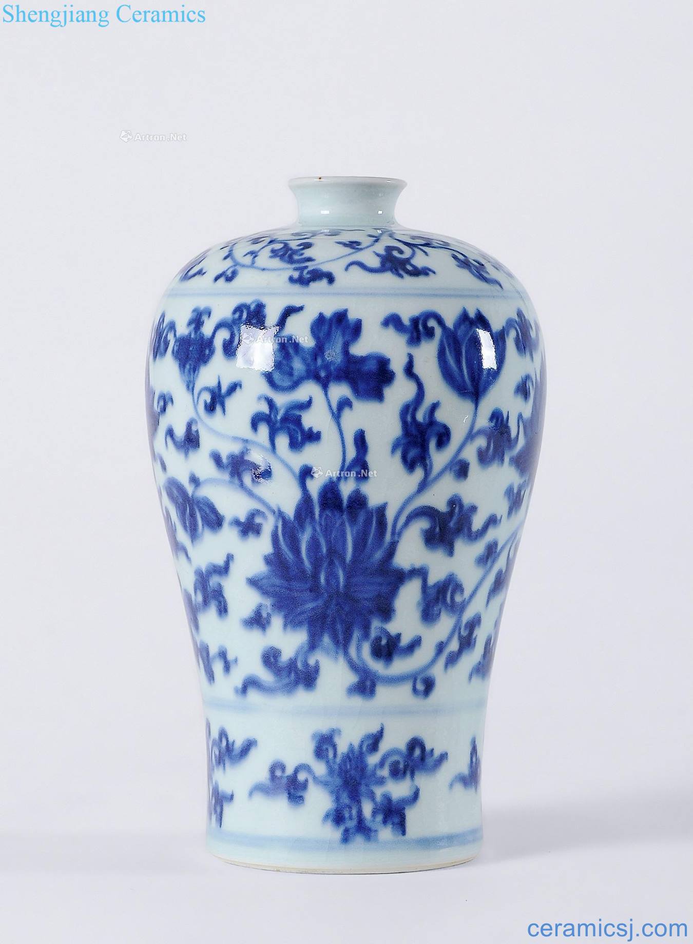 Qing yongzheng Blue and white lotus flower grain mei bottle