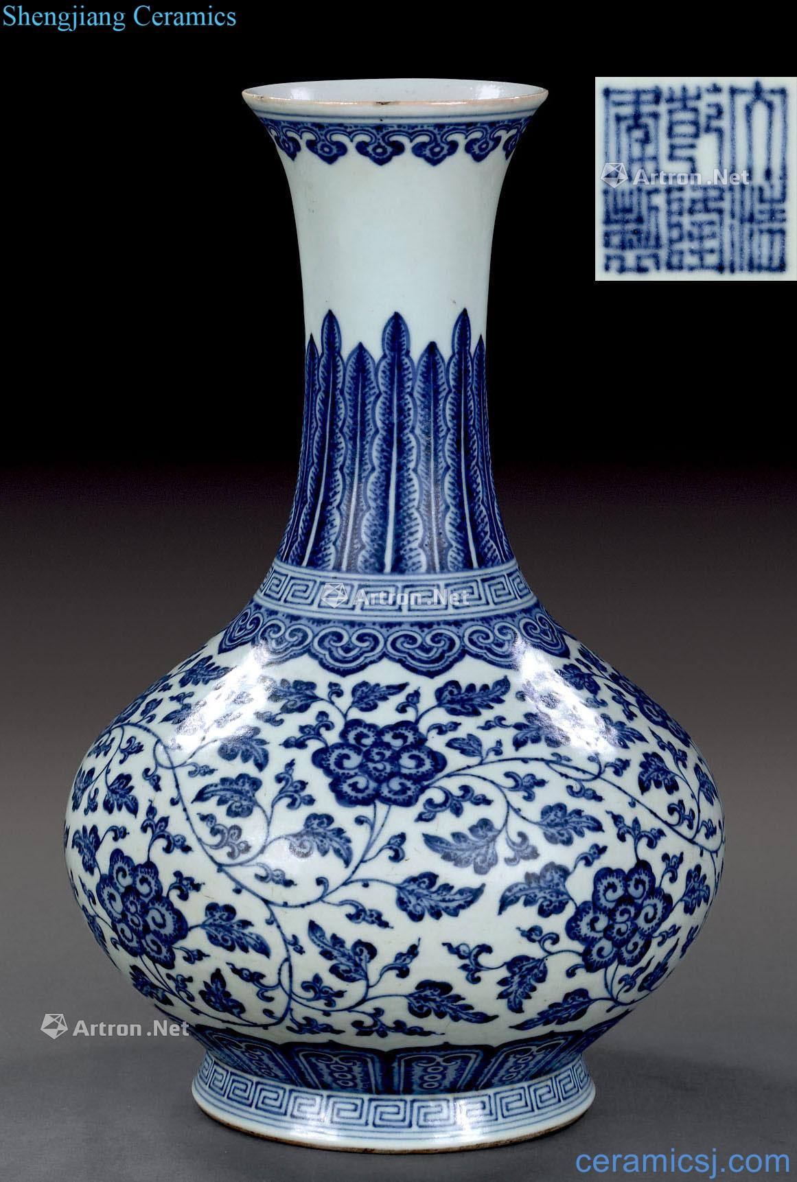qing Blue and white flower bottle wrapped branches