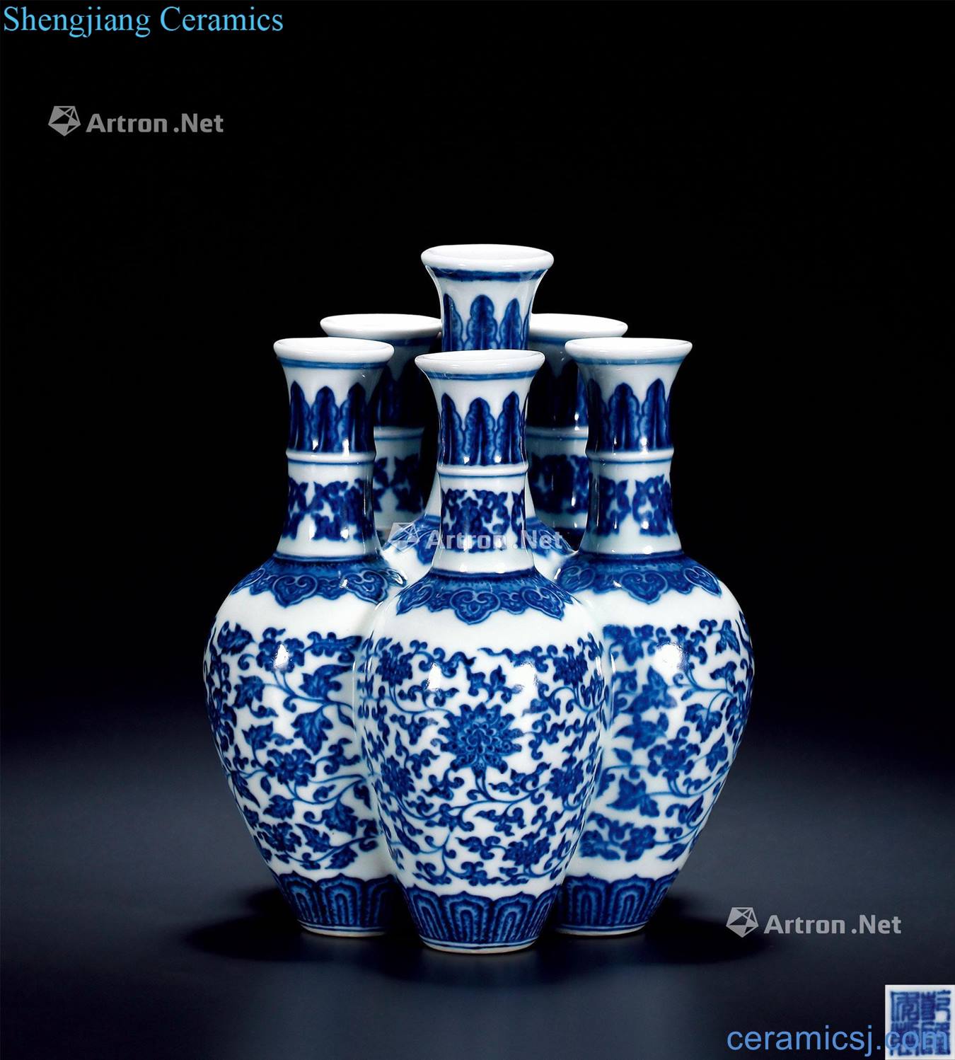 qing Blue and white lotus flower grain five hole bottle