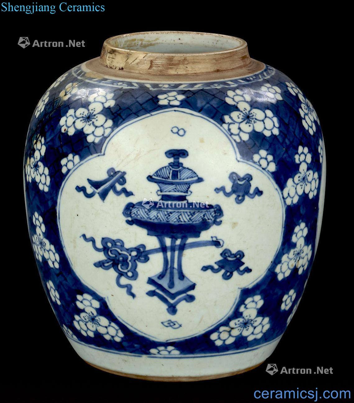 Qing porcelain medallion tank (2)