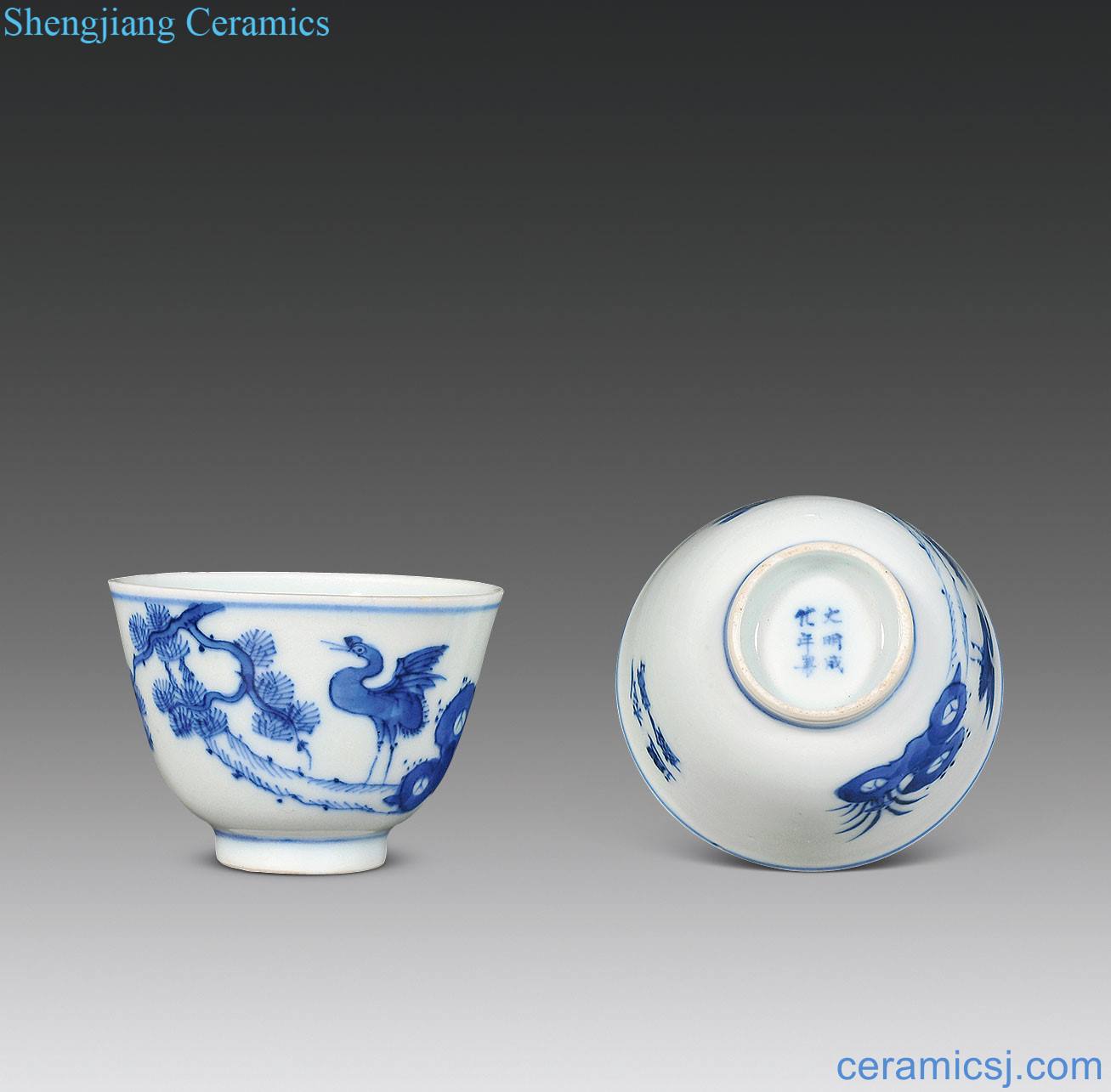 The late Ming dynasty Blue and white pine crane advanced age figure cup (a)