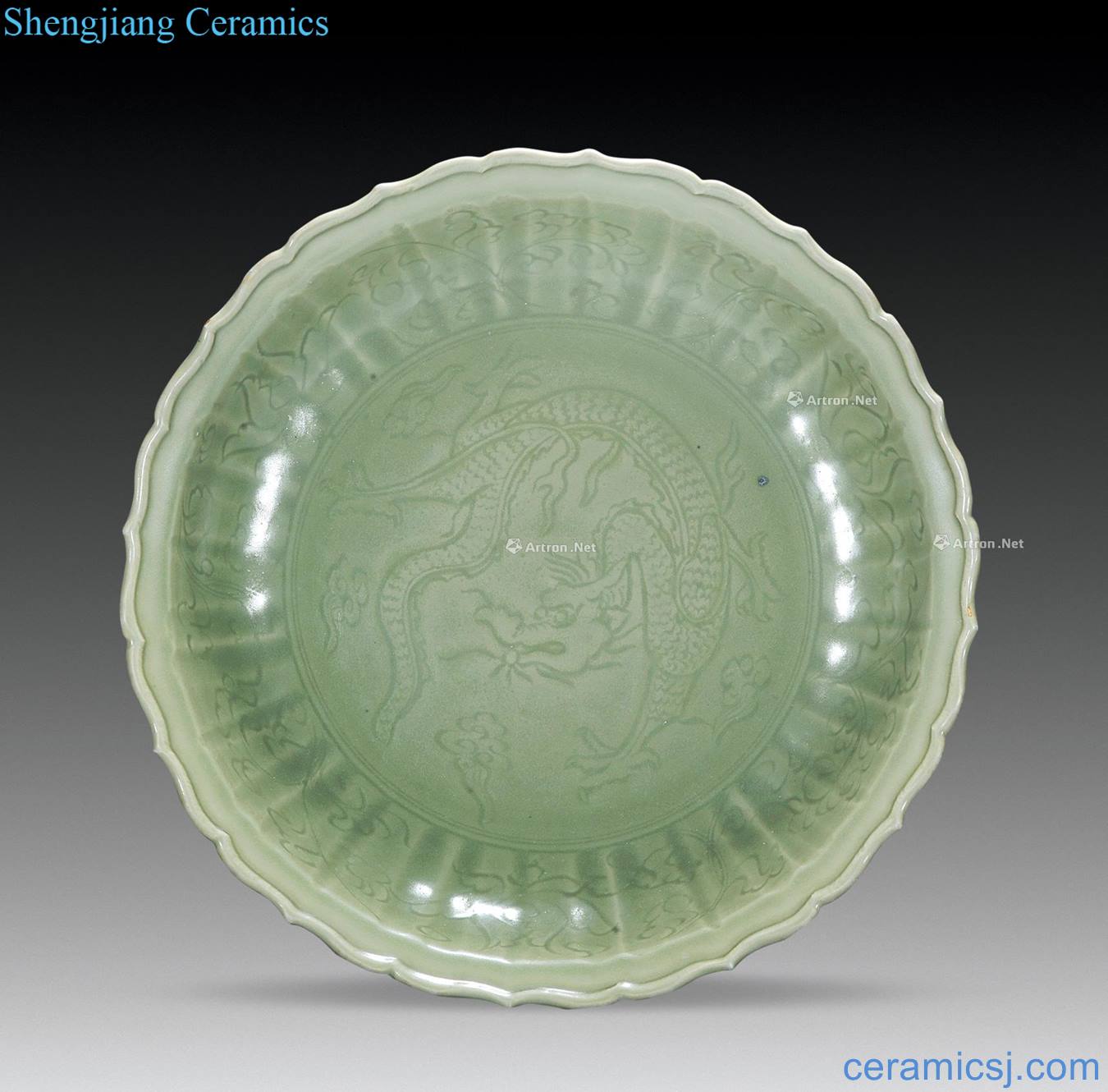 Ming Longquan yunlong lotus-shaped mouth tray