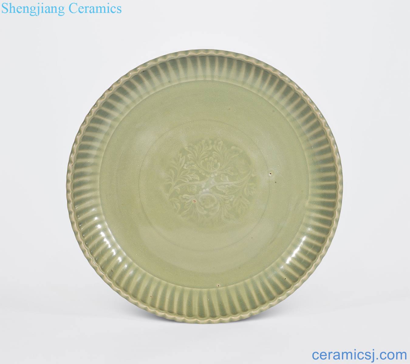 The early Ming dynasty longquan celadon stamps chrysanthemum flower grain disc plate