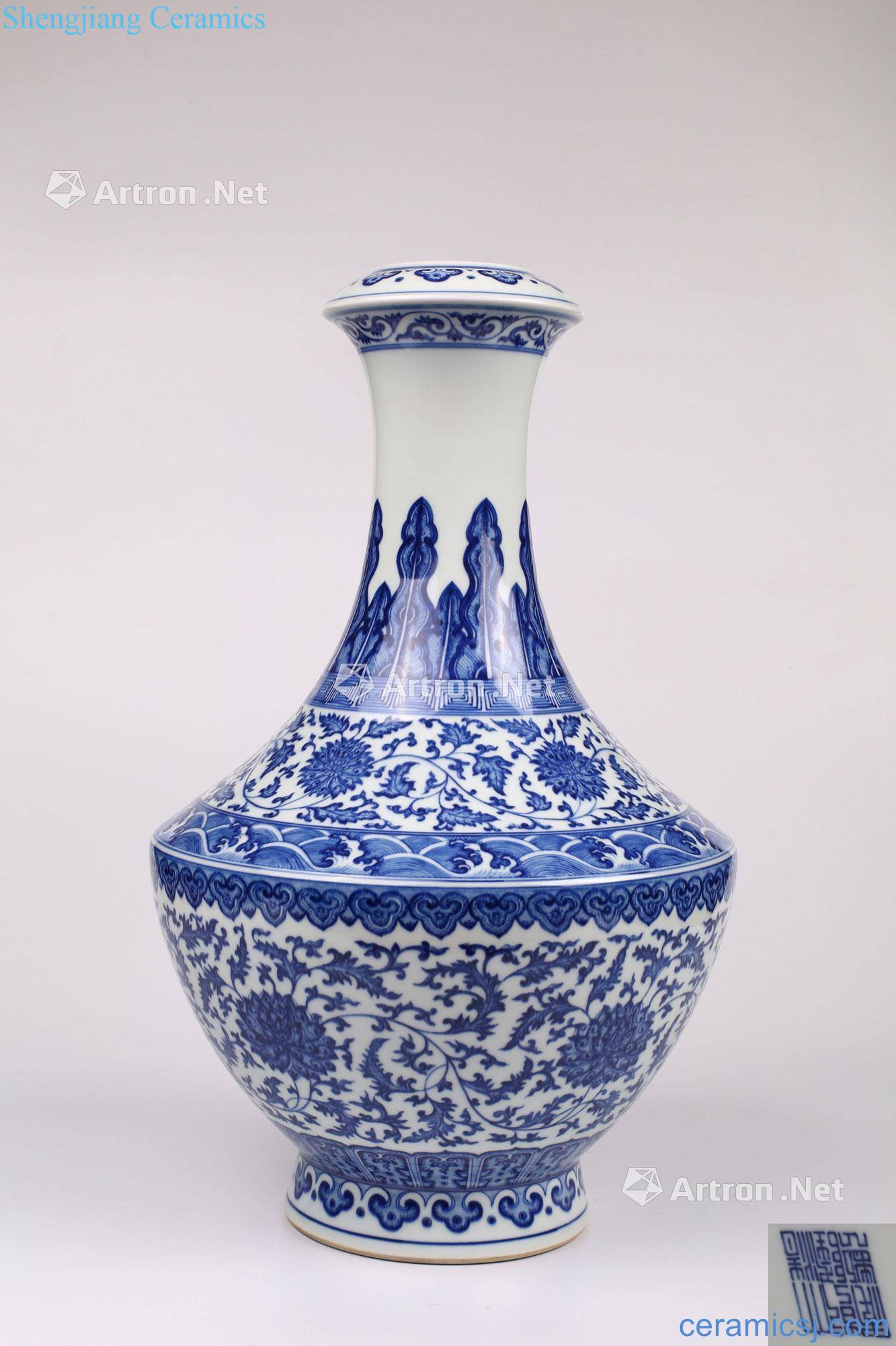 Qing qianlong Blue and white lotus flower grain bottle