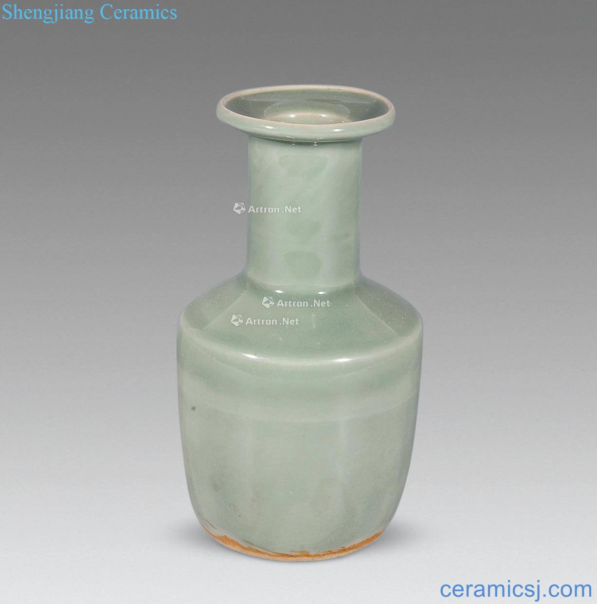 Ming or earlier Longquan paper mallet bottle