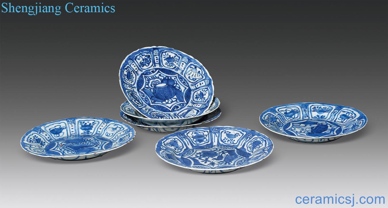Ming wanli Blue and white flowers mixed treasure grain flower mouth plate (6)