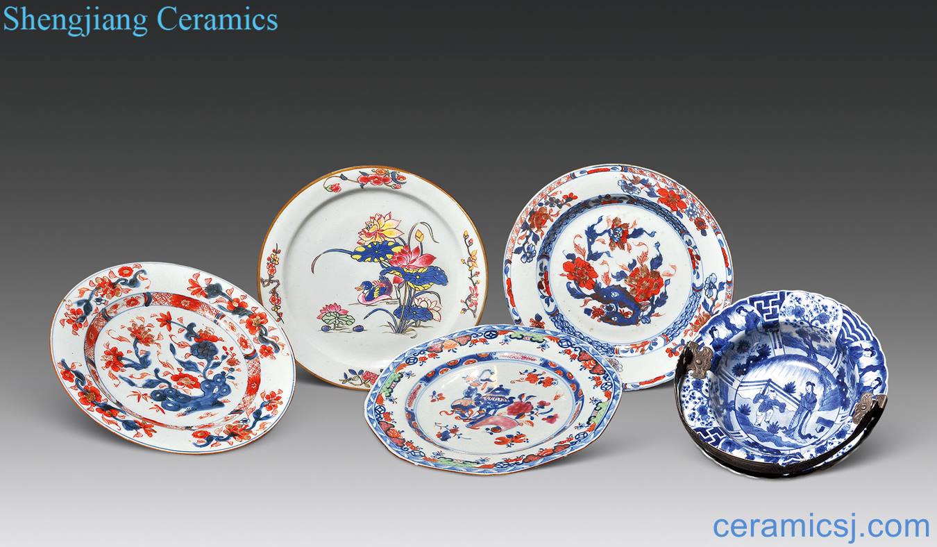 Qing dynasty blue and white Blue and white color powder enamel plate (5)