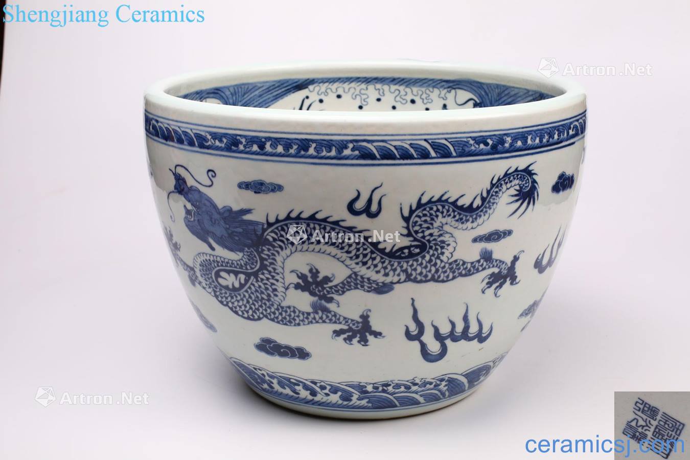 Qing daoguang Blue and white dragon roll cylinder