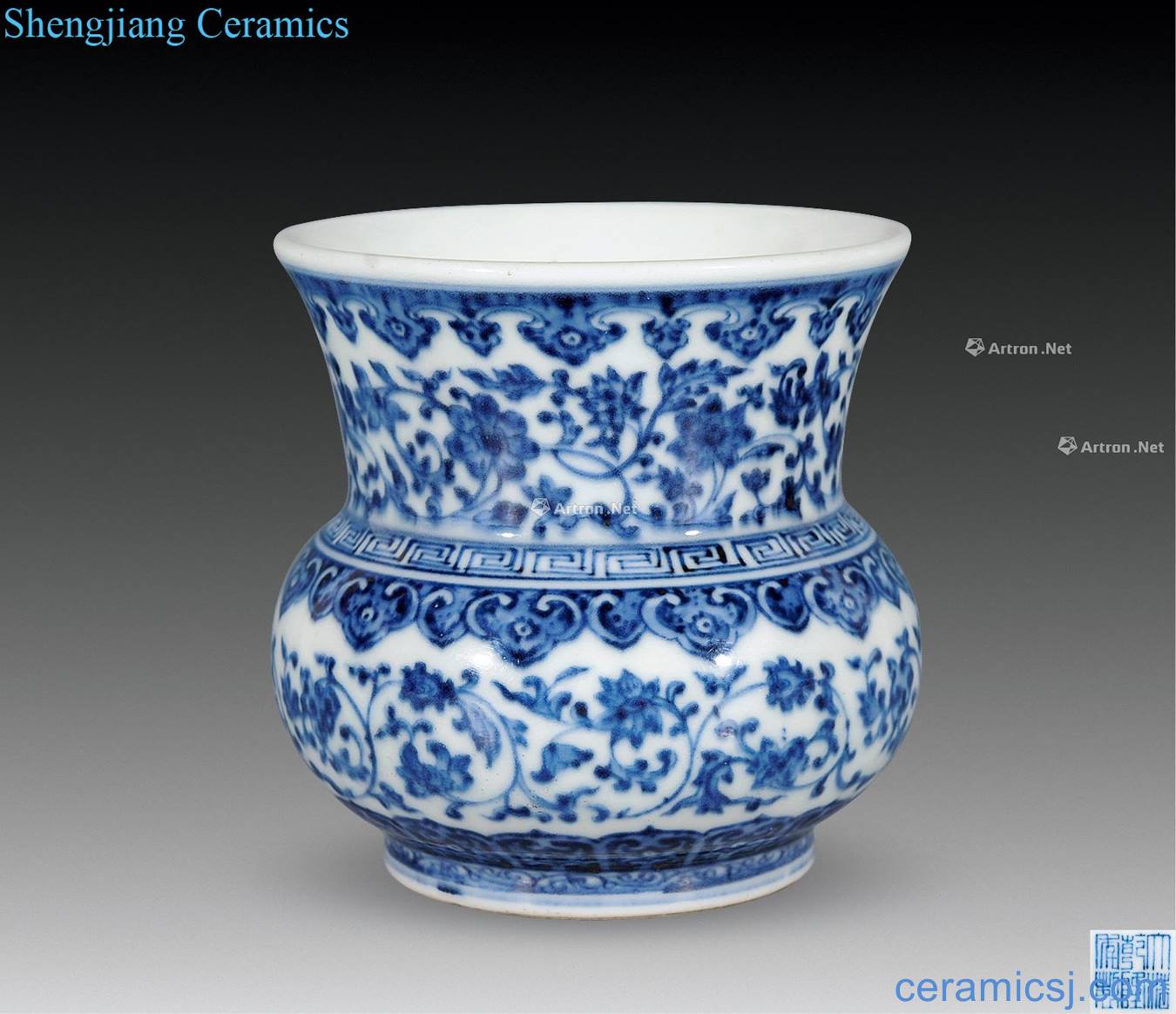 Qing qianlong Blue and white lotus flower residue bucket