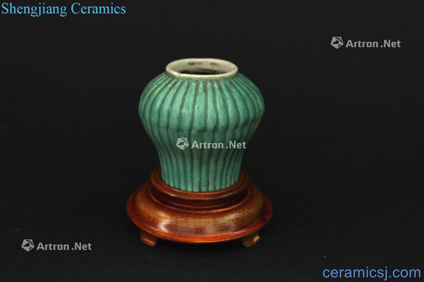 Early Ming dynasty, tire green glaze melon leng tank at low temperature