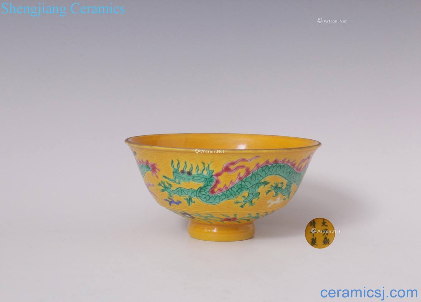 Ming jiajing year bucket color yellow glaze tureen dragon pattern