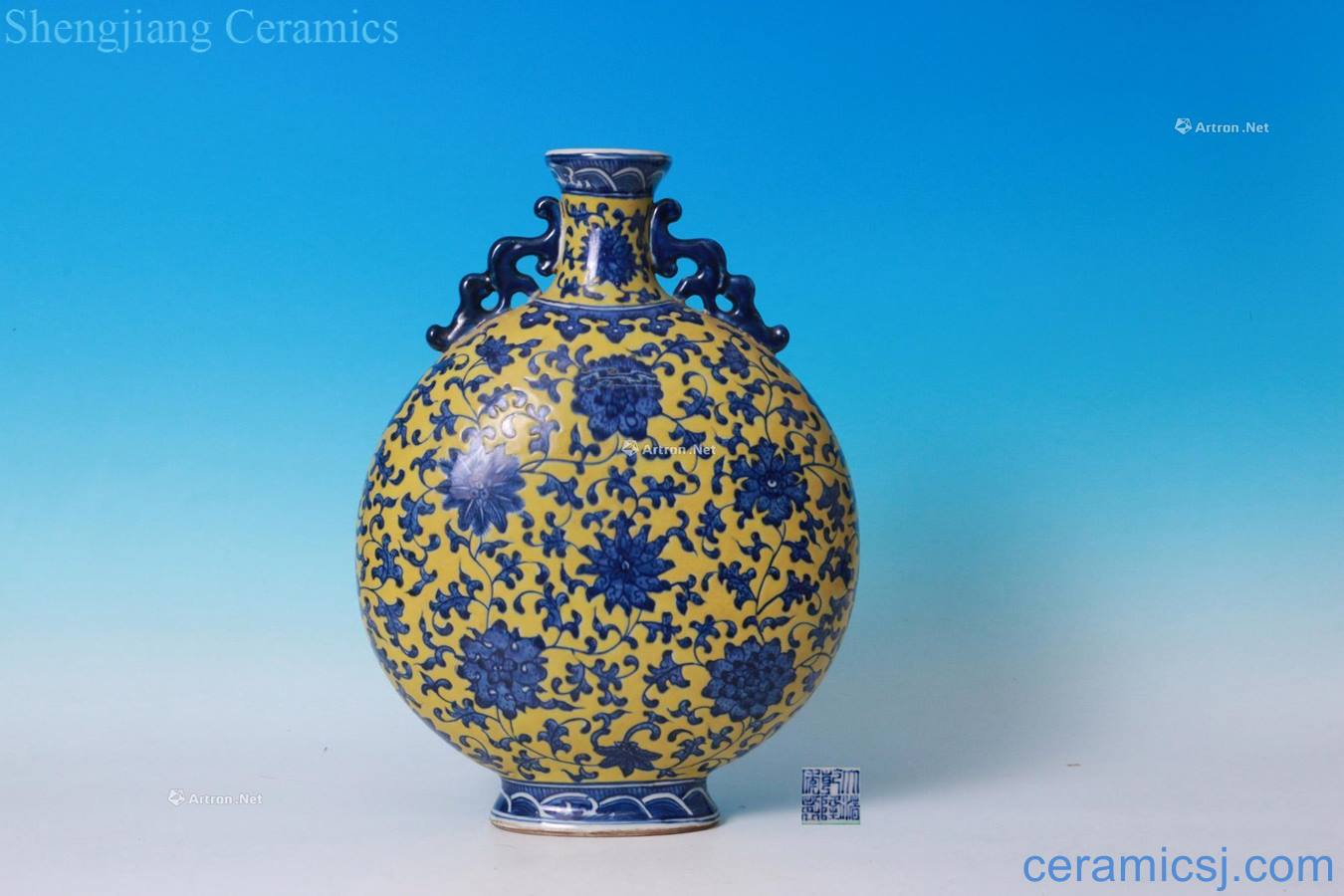 Qing qianlong Yellow blue and white ears flat bottles