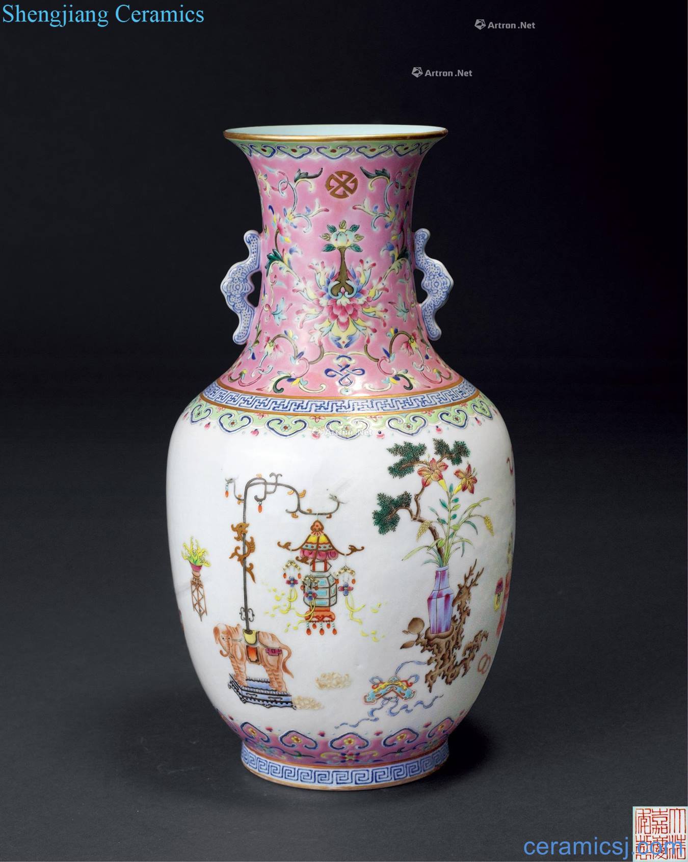 Jiaqing pastel antique vase with a company