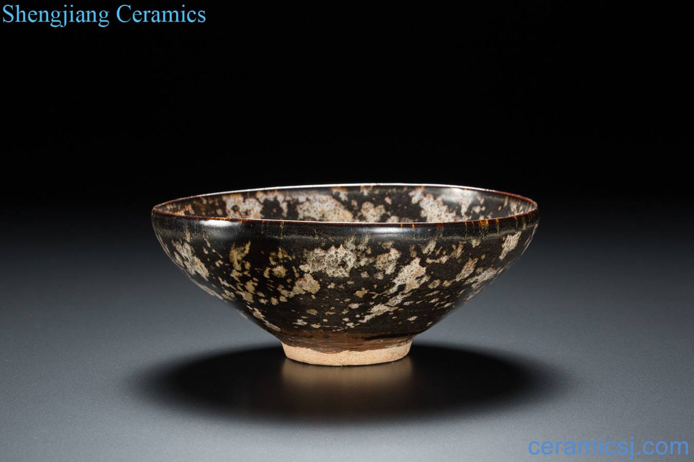 The southern song dynasty yuan Jizhou kiln hawksbill bowl