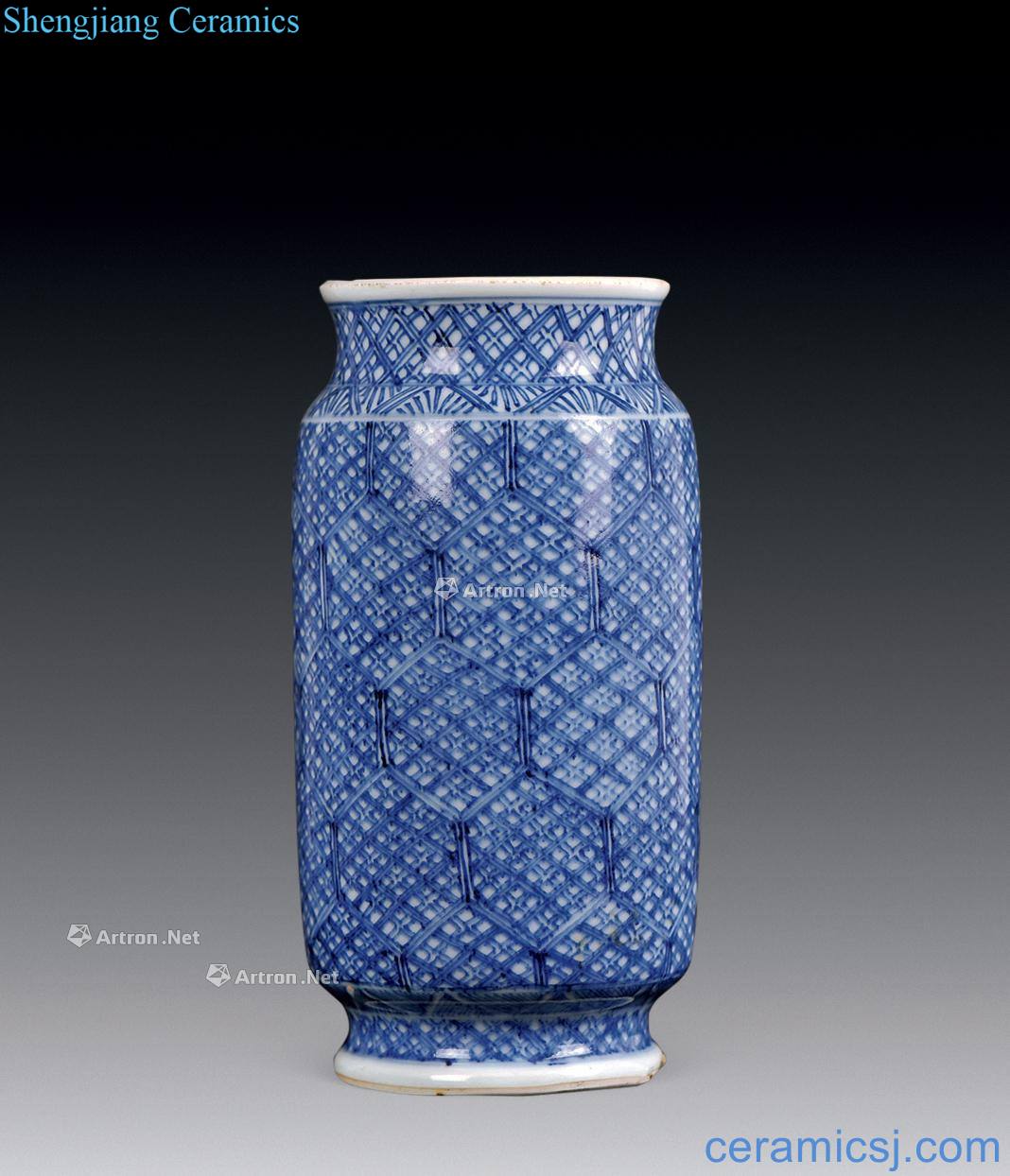 In the qing dynasty Blue and white zhuang pot