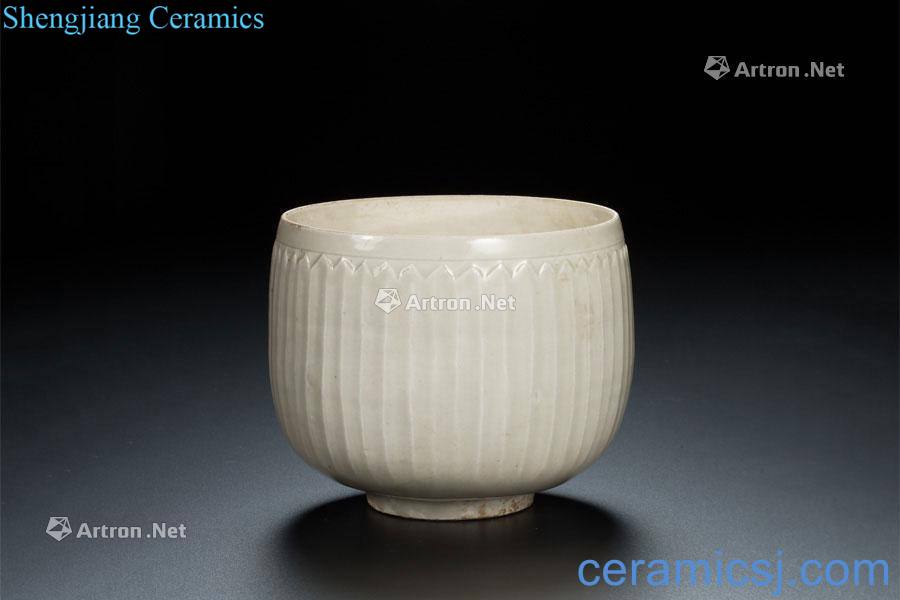 Jin ding kiln porcelain carved lotus-shaped bowl lines