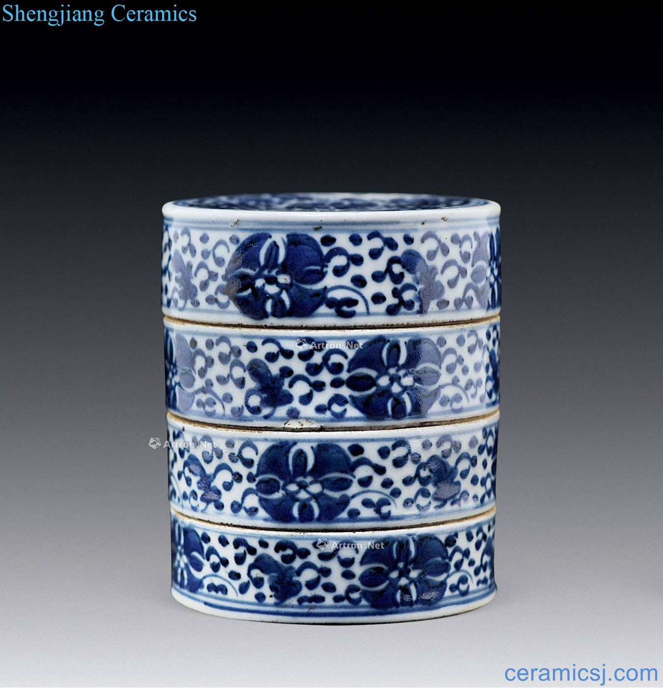 In the qing dynasty Blue and white ball checkered box