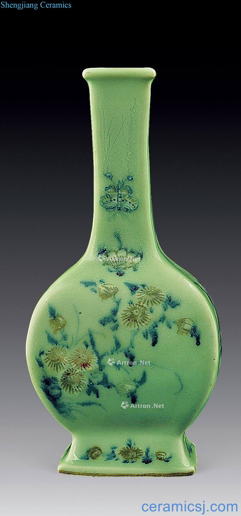 In the qing dynasty Green blue youligong bottle