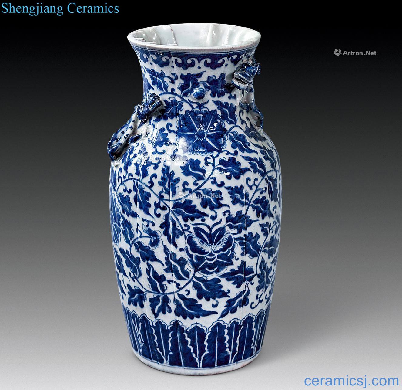 qing Blue and white vase with a floral print longnu around branches