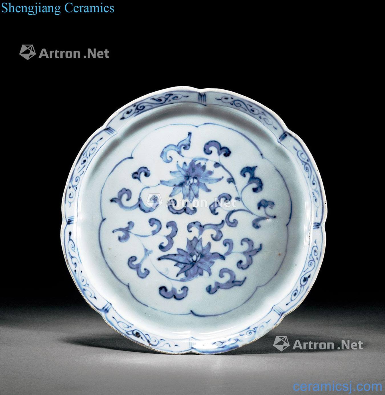 yuan Blue and white tie up branch lotus mouth tray