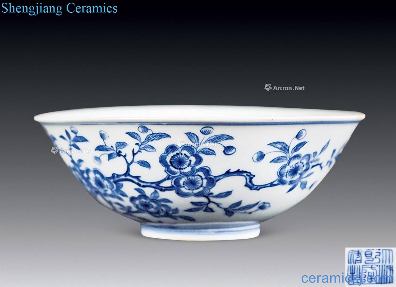 In the qing dynasty Blue and white ruffled branch flowers bowl