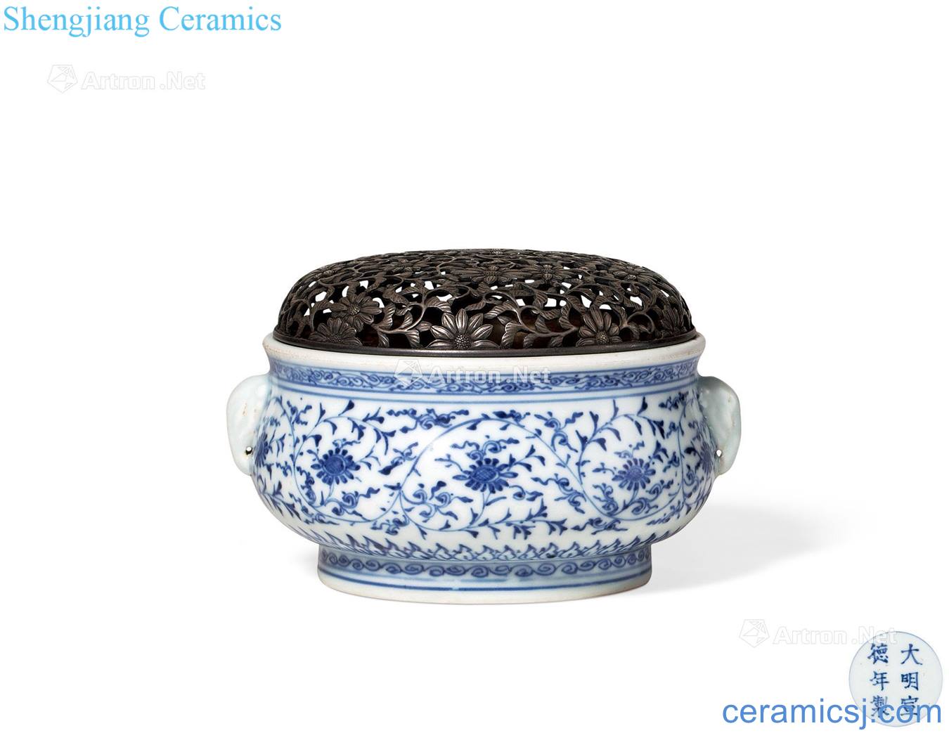 The qing emperor kangxi Blue and white chrysanthemums lines like ear furnace
