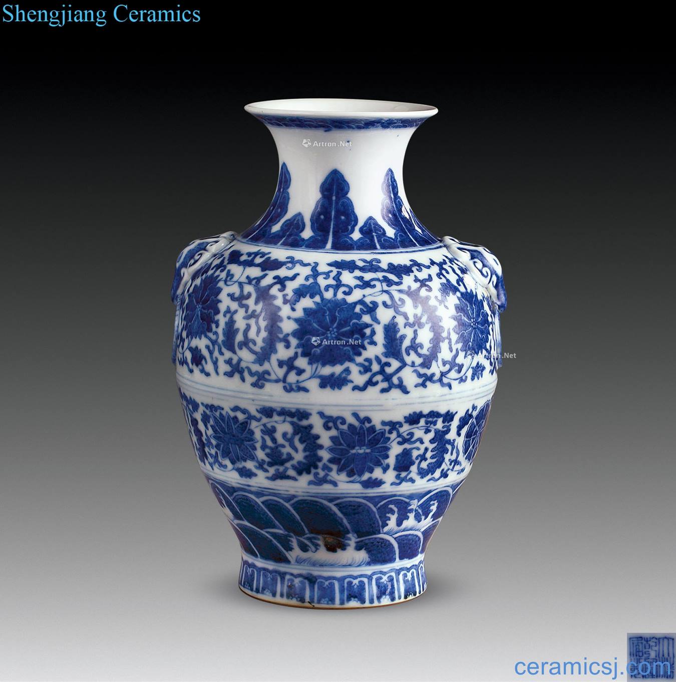 Qing qianlong Blue and white flowers beast ear bottle wrapped branches
